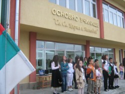 Училищният звънец удари за 180 първокласници от Ботевград